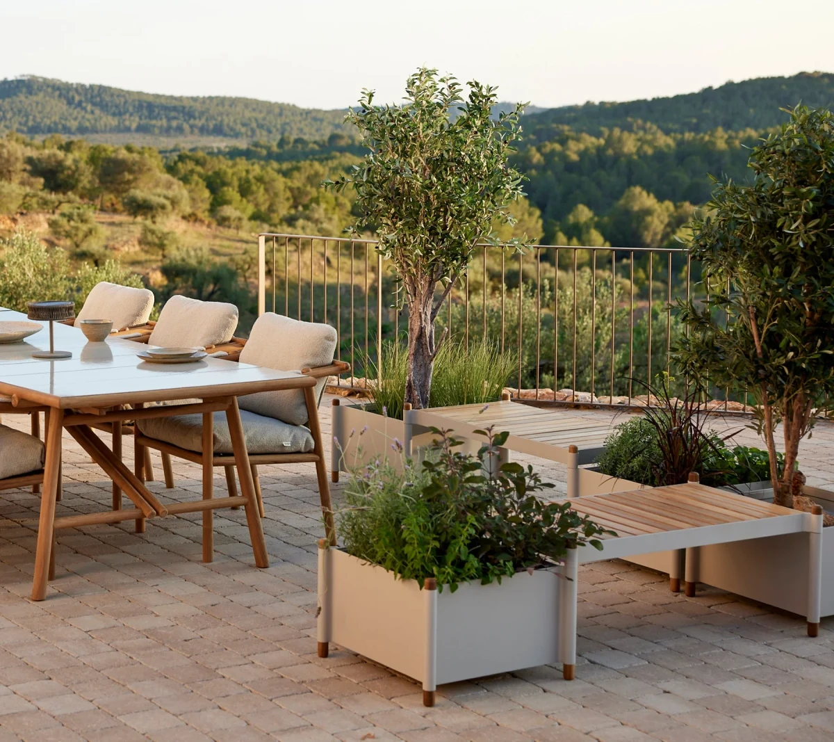 Sticks planter bench