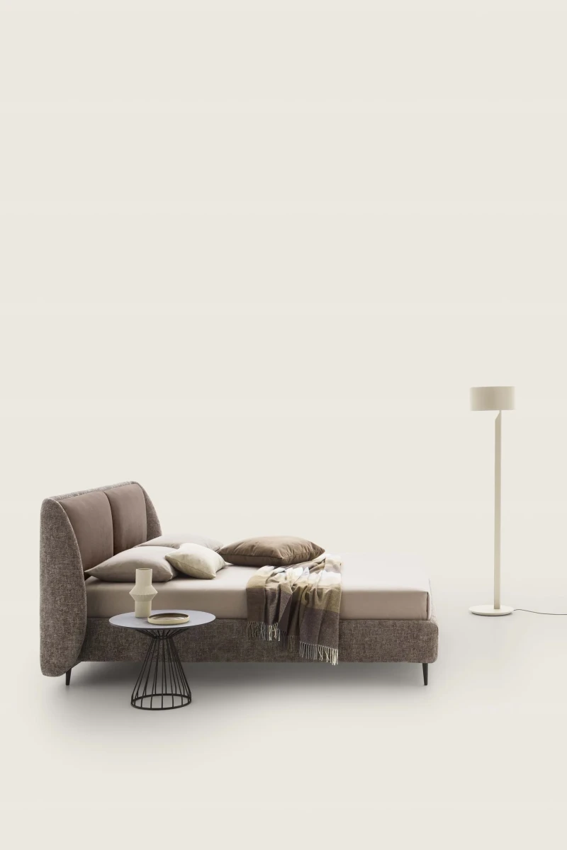 Timoty — Wingback bed with a padded structure.