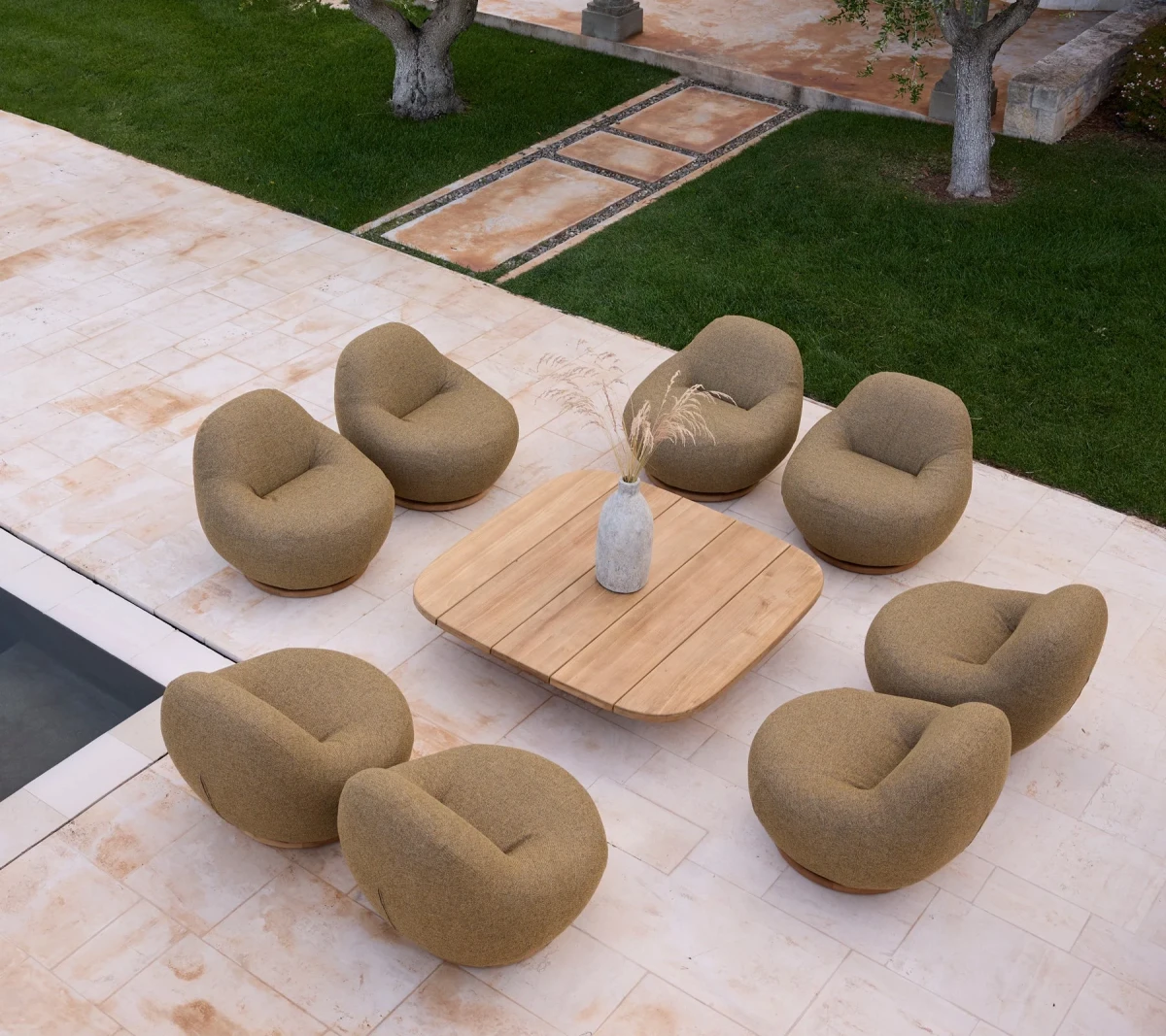 Gem lounge chair w/teak swivel