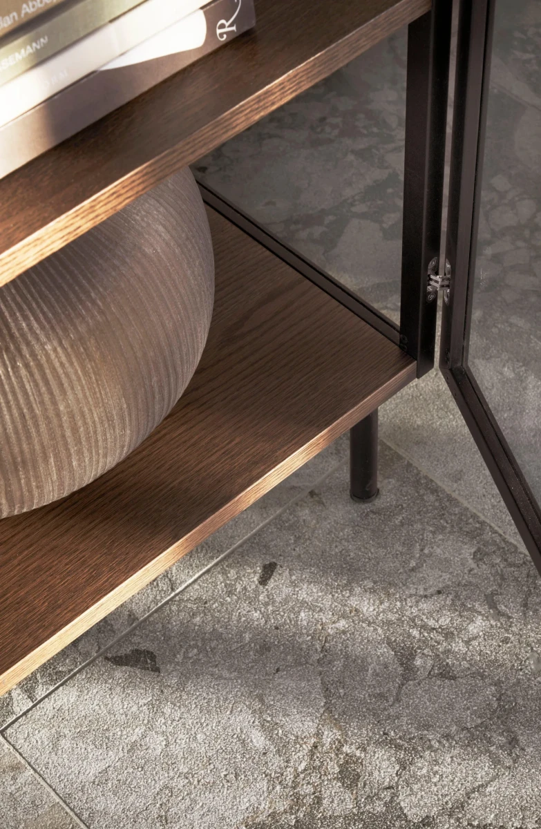 Lund glass cabinet