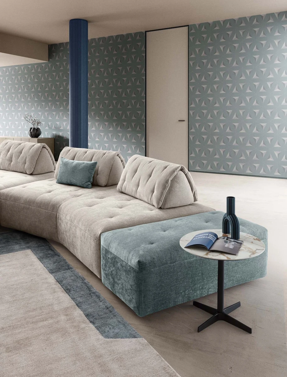 Houston light — Space-saving low modular sofa with light quilting on the seat and backrests.