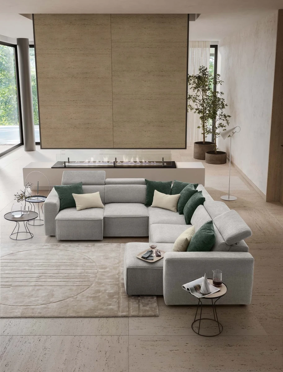 Hill — Linear sofa with extendable seats, adjustable headrests, and customizable armrests.