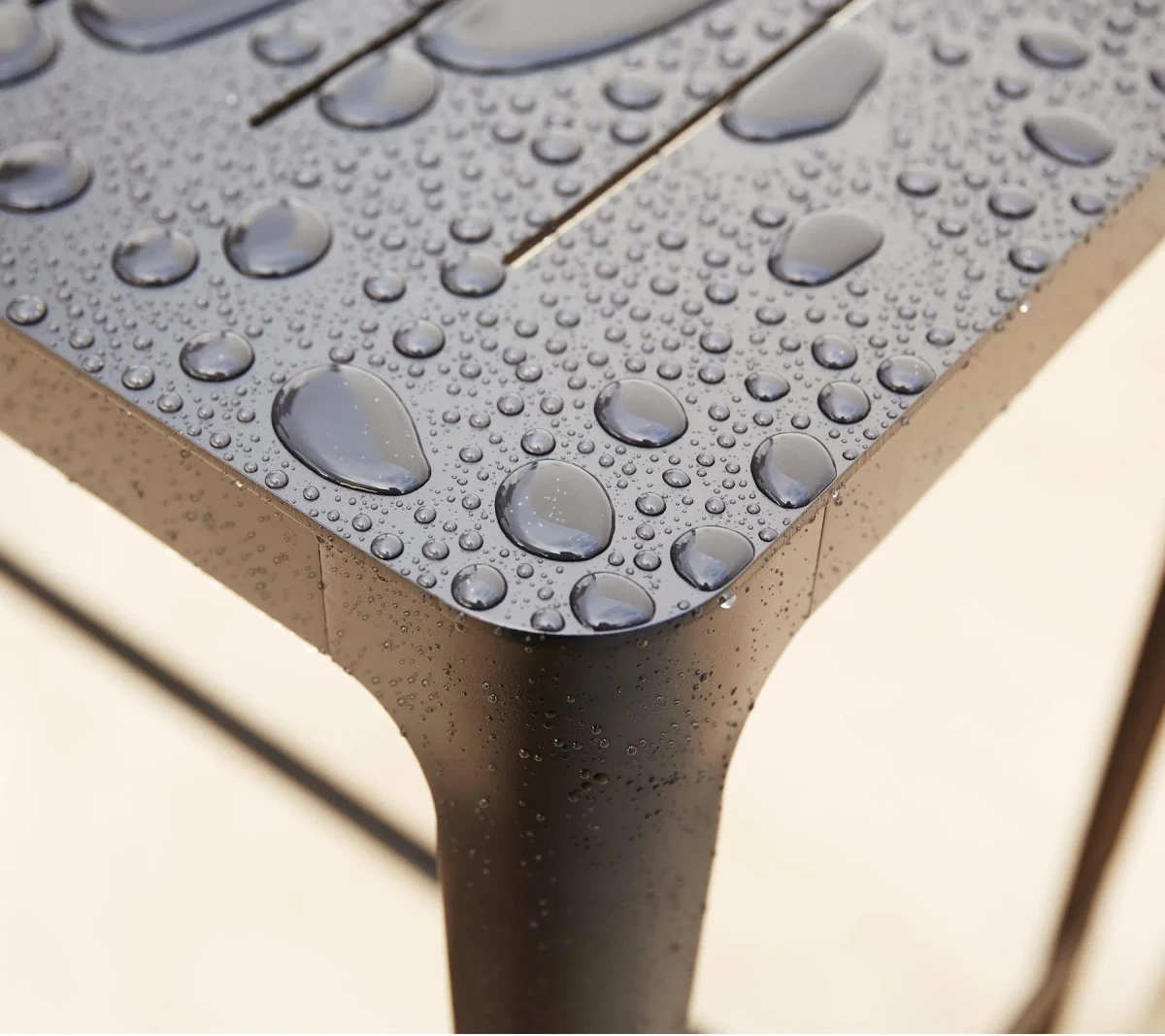Cut bar chair, stackable