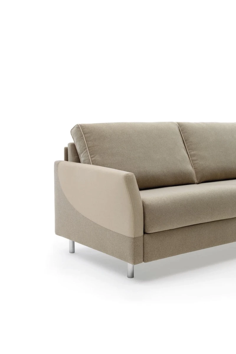 Maldive — Sofa bed with high legs.