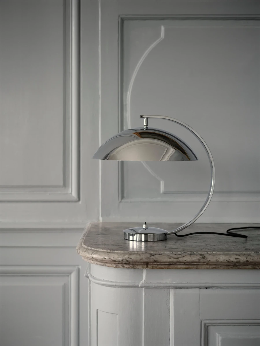 Shelter table lamp metal/fabric