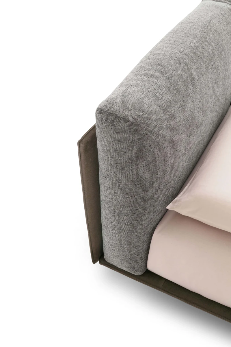 Essential — Bed with a headboard made of cushions resting on a semi-rigid panel.