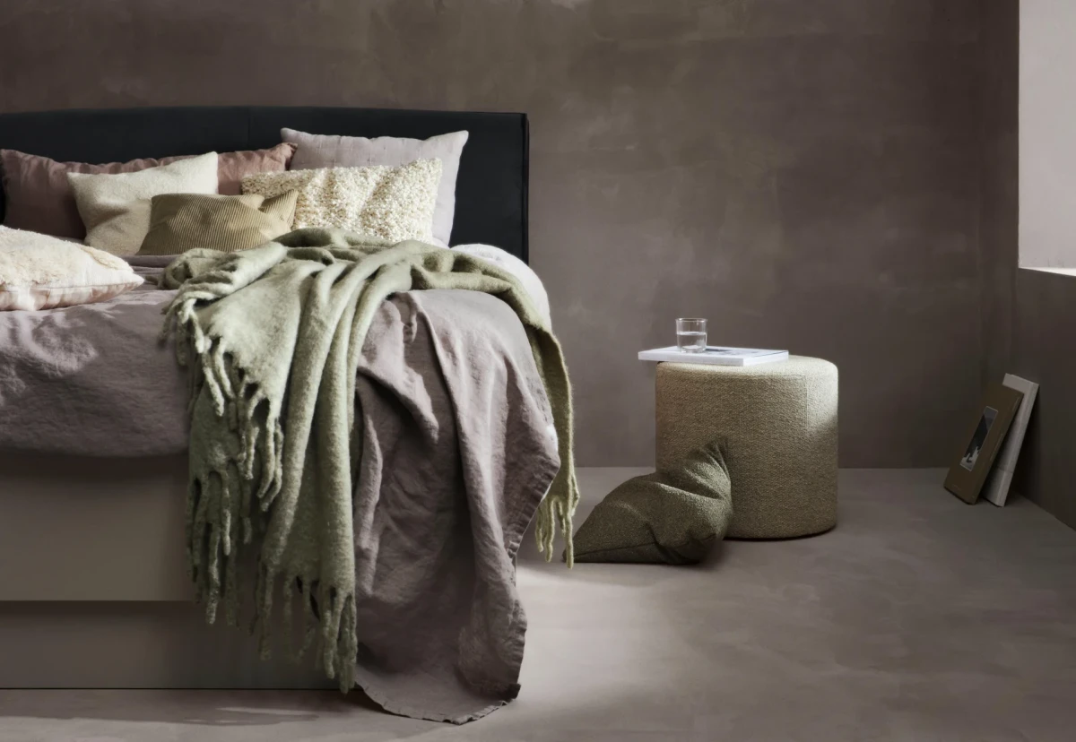 Bouclé heavy cushion
