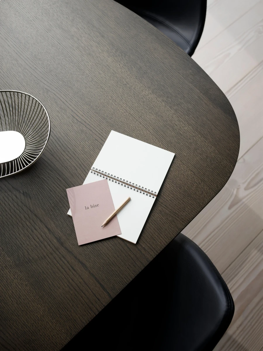 Ottawa extendable dining table