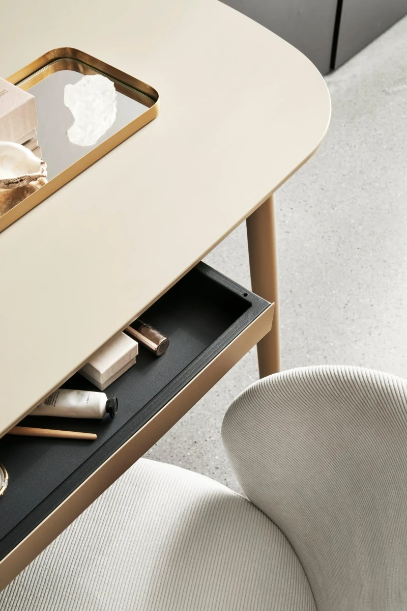 Kingston office desk