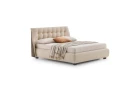 Guscio — Bed with a tufted headboard in a classic capitonne style.