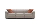 Hill double — Classic-design sofa with extendable seats, adjustable headrests, and customizable armrests.