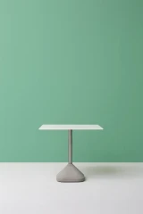 Concrete žurnālgaldiņš