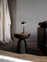 Expose side table