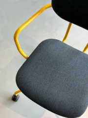 New School apmeklētāju krēsls