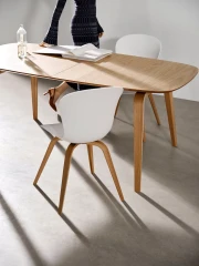 Hauge dining table