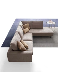 Voyage — Modern sofa with a continuous structure.
