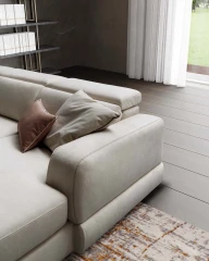 Graffiti — Elegant sofa with extendable seats, adjustable headrests, and visible stitching.
