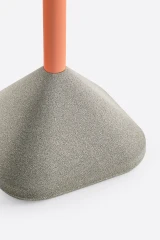 Concrete žurnālgaldiņš