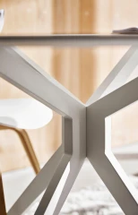 Billund round dining table