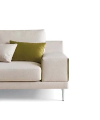 Pontia — Modern sofa with squared armrests, varying backrest heights, and customizable borders.