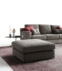 Abby — Sofa with a traditional and classic appearance.