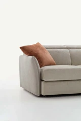 Hill double — Classic-design sofa with extendable seats, adjustable headrests, and customizable armrests.