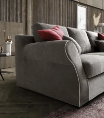 Abby — Sofa with a traditional and classic appearance.