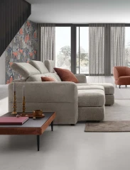 Hill double — Classic-design sofa with extendable seats, adjustable headrests, and customizable armrests.