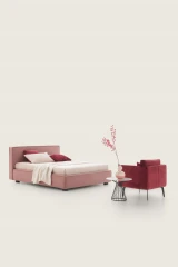 Ipanema — Modern simple bed with a wide headboard and a piping running along the structure.