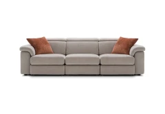 Hill double — Classic-design sofa with extendable seats, adjustable headrests, and customizable armrests.
