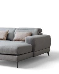 Harvey — Rounded sofa with extendable seats and adjustable headrests.