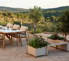 Sticks planter bench