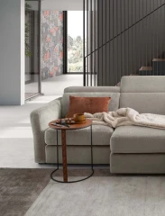 Hill double — Classic-design sofa with extendable seats, adjustable headrests, and customizable armrests.