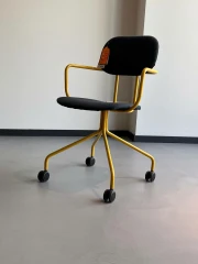 New School apmeklētāju krēsls
