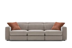 Hill double — Classic-design sofa with extendable seats, adjustable headrests, and customizable armrests.
