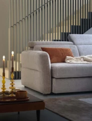 Hill double — Classic-design sofa with extendable seats, adjustable headrests, and customizable armrests.