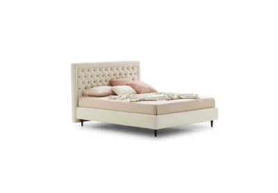 Monet — Classic-style bed with a squared tufted headboard.