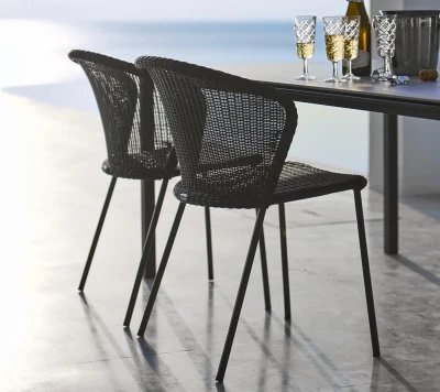 Lean chair