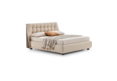 Guscio — Bed with a tufted headboard in a classic capitonne style.