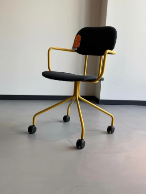 New School apmeklētāju krēsls