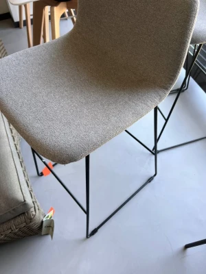 Kona bāra krēsls