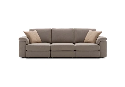 Soho double — Classic design sofa with sliding seats and customizable armrests.