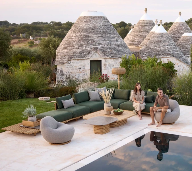 Terrace as a full-fledged summer living room - with space for relaxation, conversations and leisurely evenings.