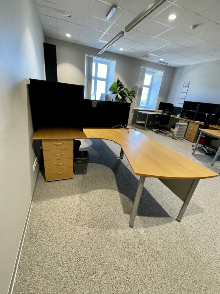 Biroja galdi (dažādi) - Birojam